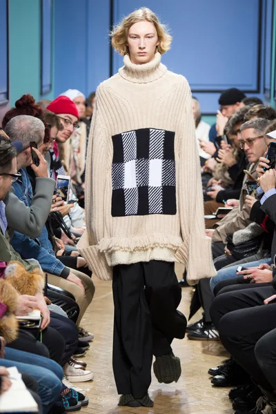 Look 3